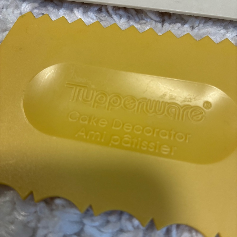 Vintage Tupperware Spreaders - Picture 2 of 7